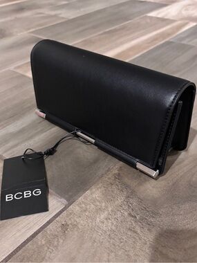 NWT “BCBG” Black Fold-Over Clutch with high-polish Silver hardware Accents🖤